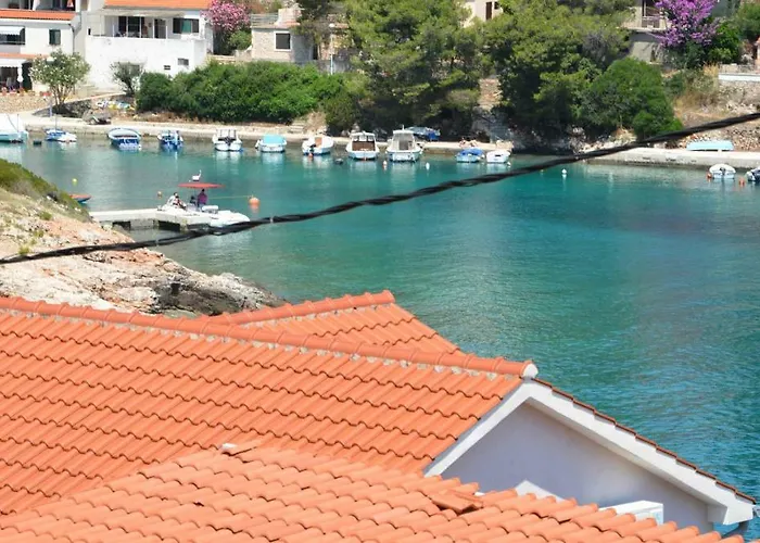 Cesarec * Vrboska